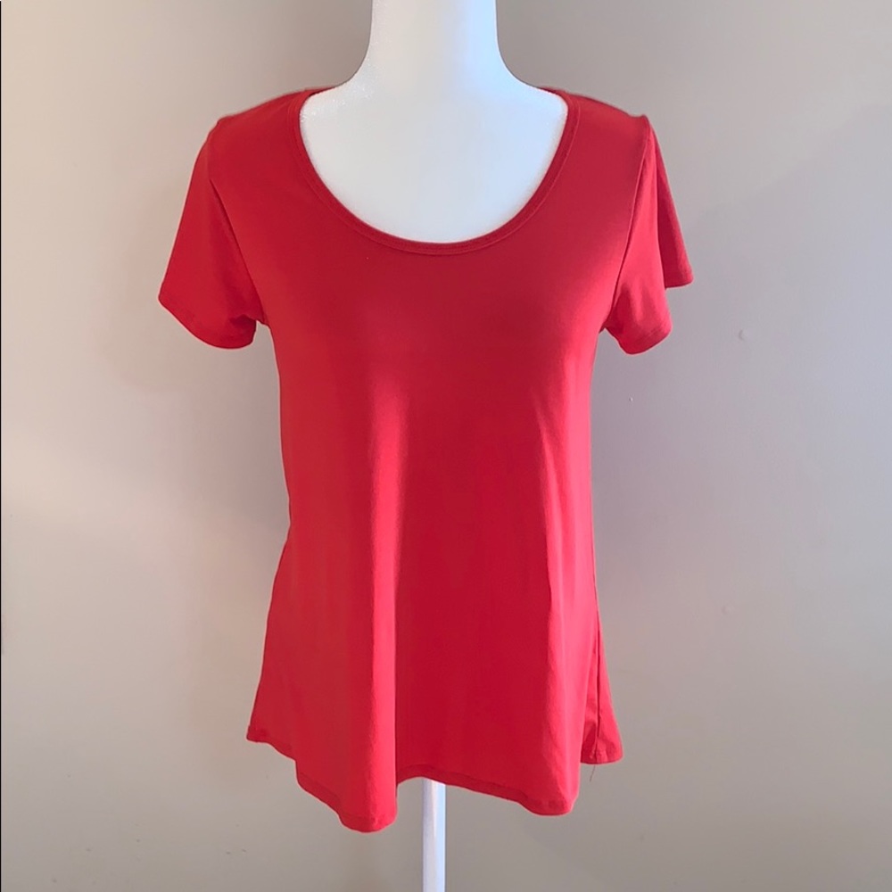 $5 in any bundle! LulaRoe Top